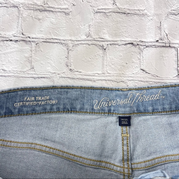 Universal Thread Vintage Straight High Waist Buttoned light wash jeans 14/32L - Picture 6 of 13